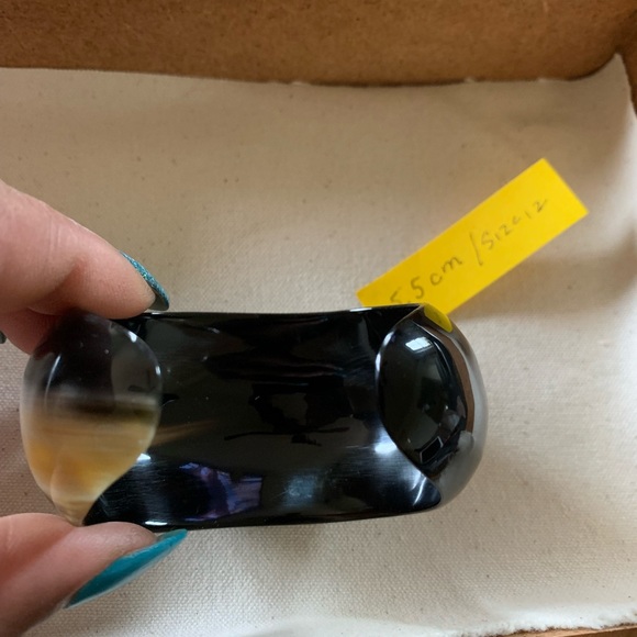 Natural Buffalo Horn cuff - Picture 5 of 8